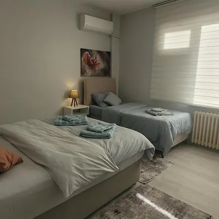 Family Apt For 7 People, 10 Min Walk To Taksim Square شقة اسطنبول